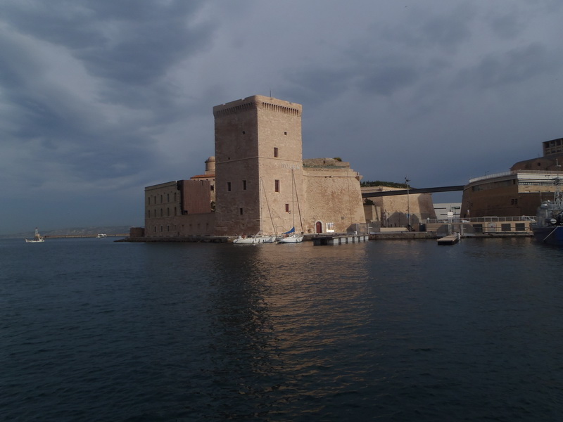 le nouveau musée de Marseille, le Mucem, vue depuis notre place dans le vieux port