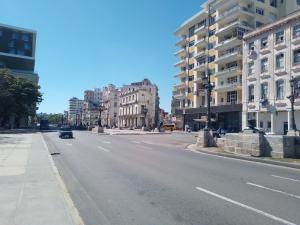 La Havane : le Prado :  Champs Elysée local ...désert