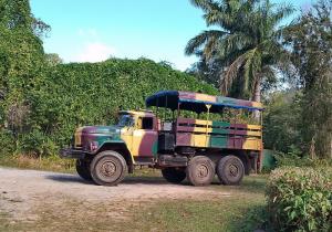 Topes de collantes : véhicule pour transport de touristes vers les cascades .
