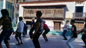 Santiago : Qi Gong sur le Parque Céspedes