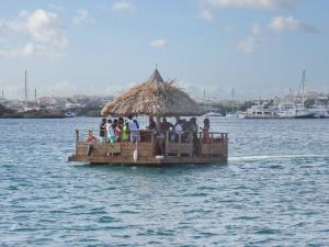 Curaçao, la fête sur le radeau