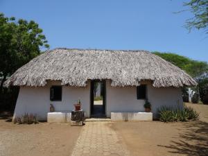 Maison traditionnelle : 2 portes et 6 fenêtres : ventilation assurée !