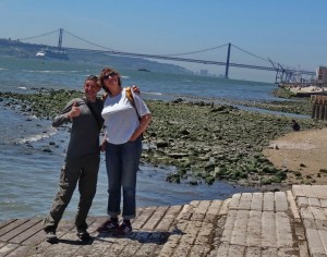 35 frère et soeur heureux