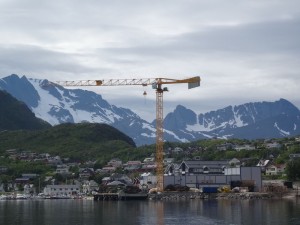 Skjervoy : la grue sert à sortir les filets de pèche !